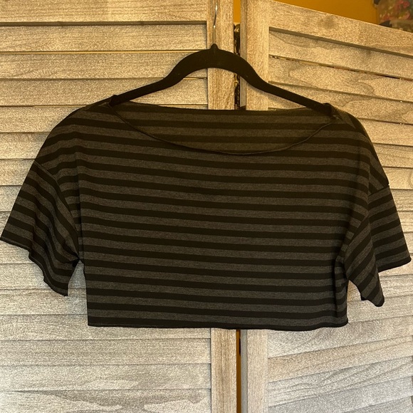 Black & Grey Striped Off the Shoulder Cropped Top Blouse Woman’s Juniors Small - Picture 1 of 6